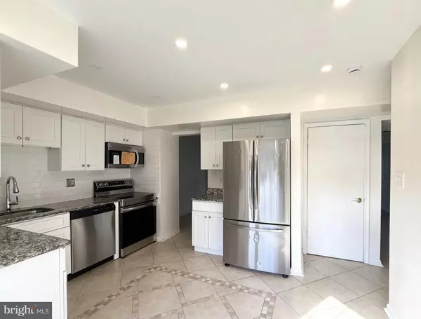 Woodbridge, VA 22193,2856 BOWES LN