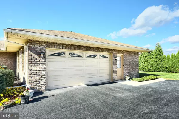 York, PA 17402,3415 BLACKFRIAR LN