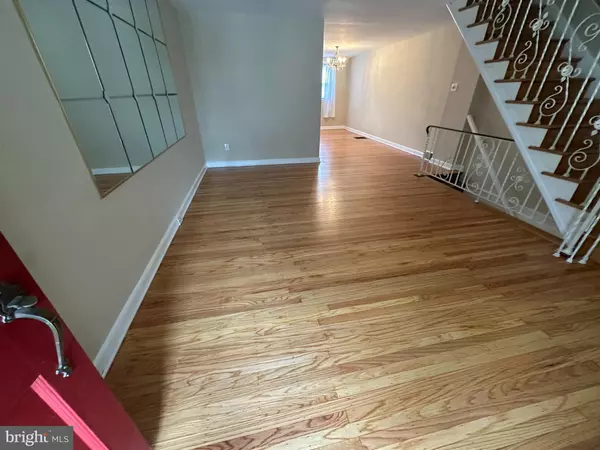 Glenolden, PA 19036,707 CRESCENT DR