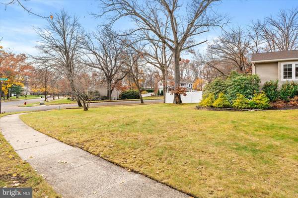 East Brunswick, NJ 08816,36 SANDALWOOD DR