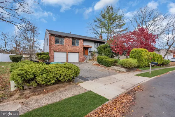 Sicklerville, NJ 08081,22 PERSHING LN