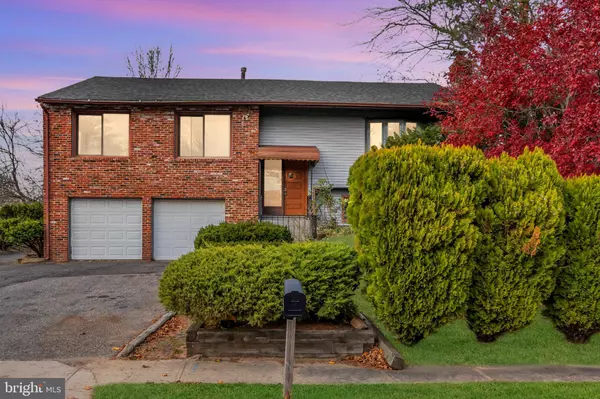 Sicklerville, NJ 08081,22 PERSHING LN