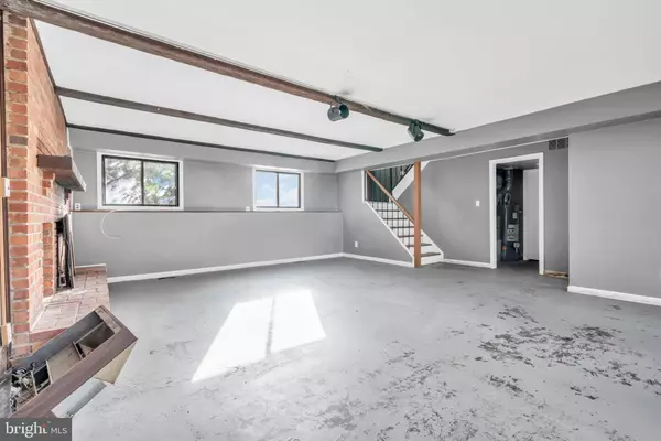 Sicklerville, NJ 08081,22 PERSHING LN