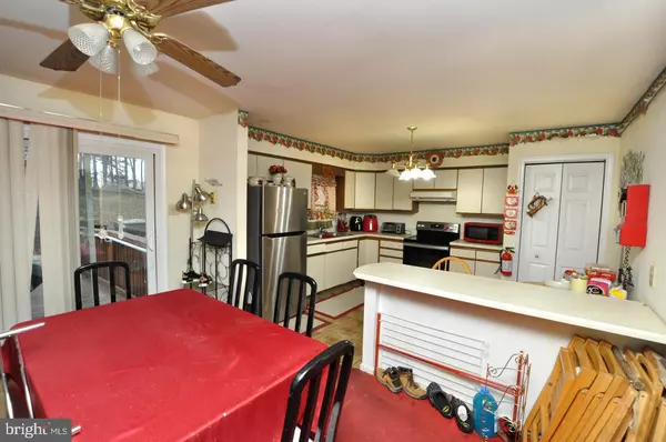 Woodbury, NJ 08096,818 MAIL AVE