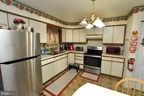 Woodbury, NJ 08096,818 MAIL AVE