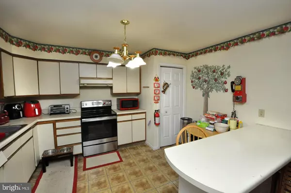 Woodbury, NJ 08096,818 MAIL AVE