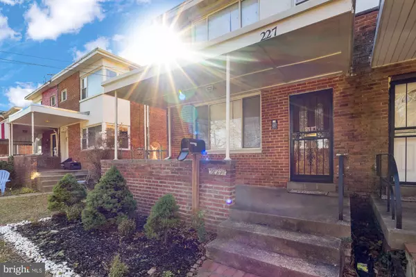 Washington, DC 20011,227 HAWAII AVE NE