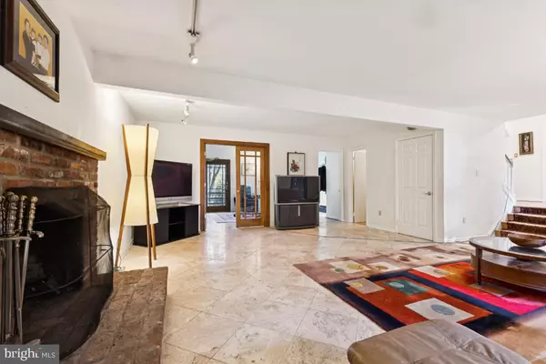 Oakton, VA 22124,3406 LYRAC ST