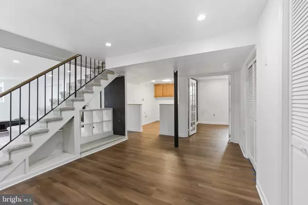 Hyattsville, MD 20783,909 LINWOOD ST