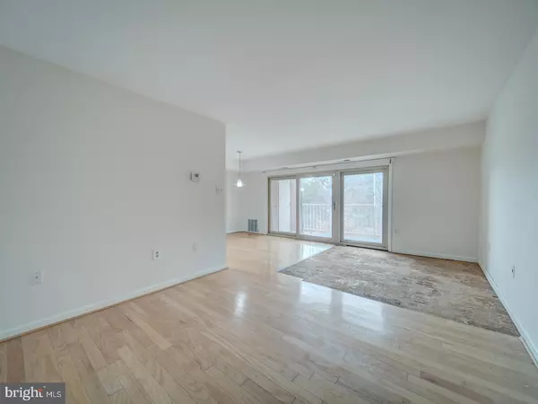 Alexandria, VA 22304,5250 VALLEY FORGE DR #315