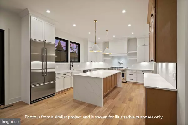 Arlington, VA 22205,2322 N NOTTINGHAM ST