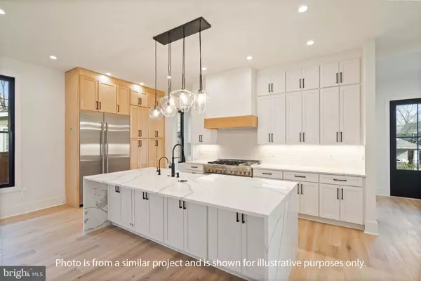 Arlington, VA 22205,2322 N NOTTINGHAM ST