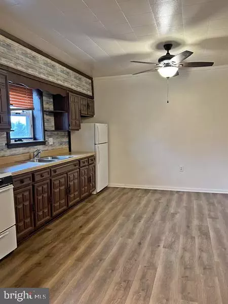 Manchester, PA 17345,6 YORK ST #F