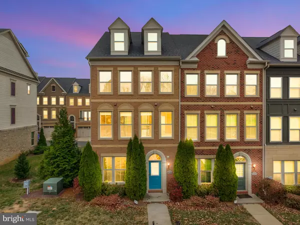 3139 FORT LINCOLN DR NE, Washington, DC 20018