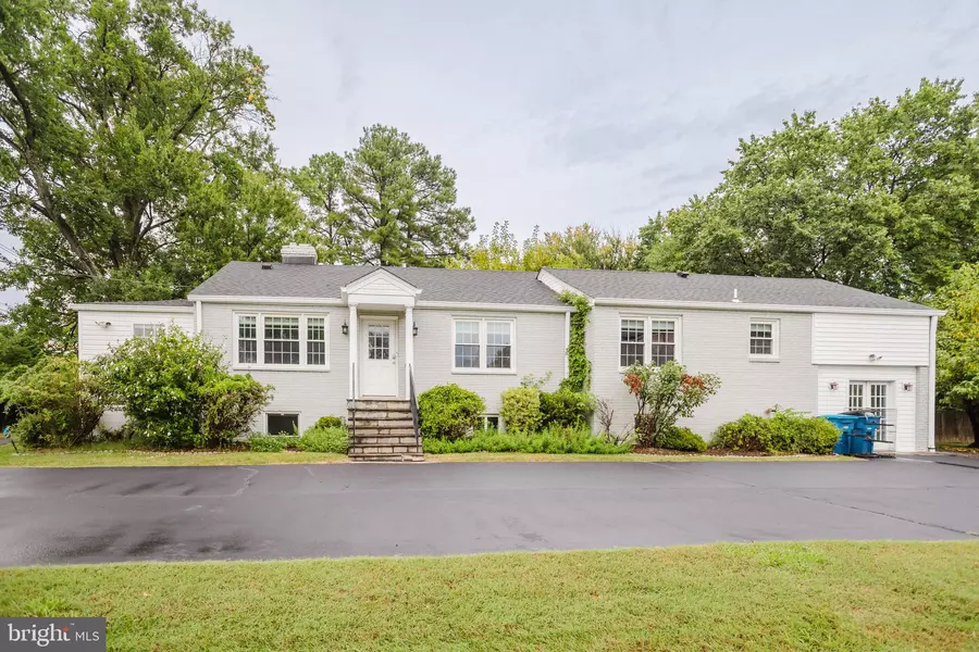 2177 CHAIN BRIDGE RD, Vienna, VA 22182