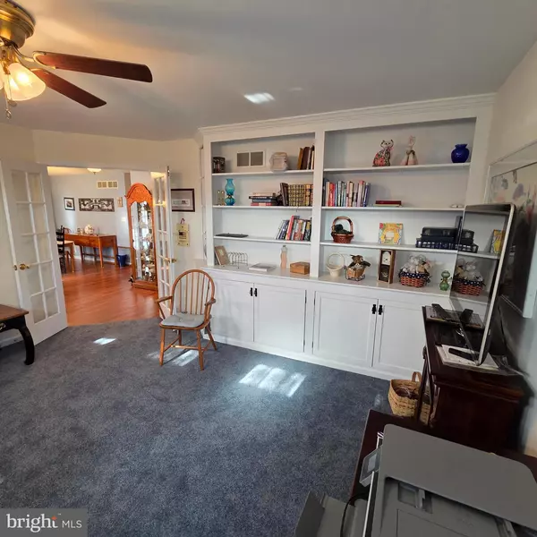 Manheim, PA 17545,854 CAMBRIDGE DR