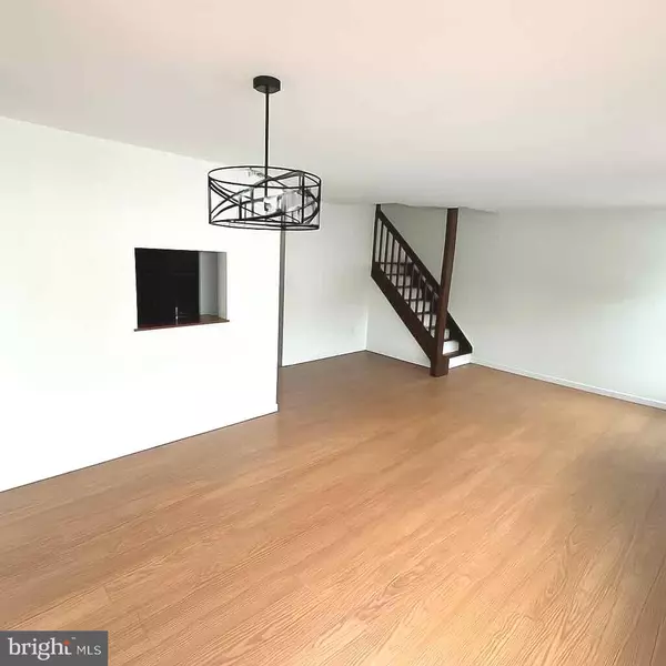 Williamstown, NJ 08094,1003 BAYWOOD DR