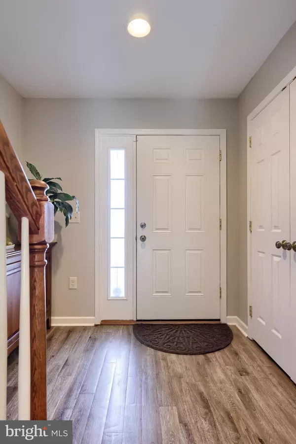 Ephrata, PA 17522,406 MOUNT OLIVE LN