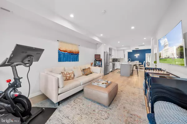 Washington, DC 20001,731 FAIRMONT ST NW #2