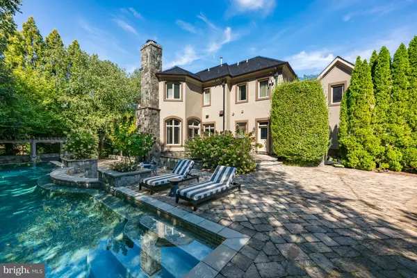 Mclean, VA 22102,8305 FOX HAVEN DR