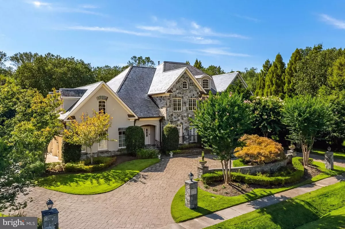 Mclean, VA 22102,8305 FOX HAVEN DR