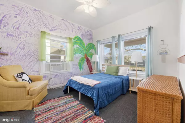 Wildwood, NJ 08260,128 W ROBERTS AVE