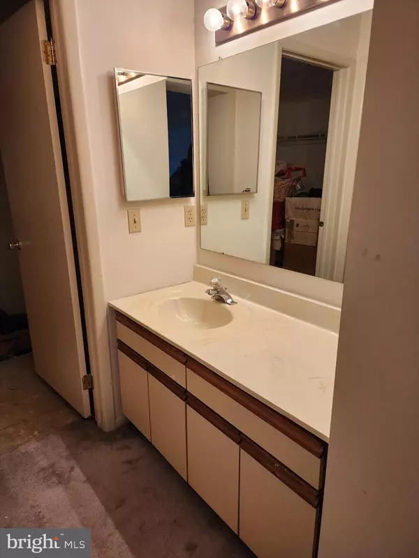 Newark, DE 19711,2407 CREEKSIDE DR #55