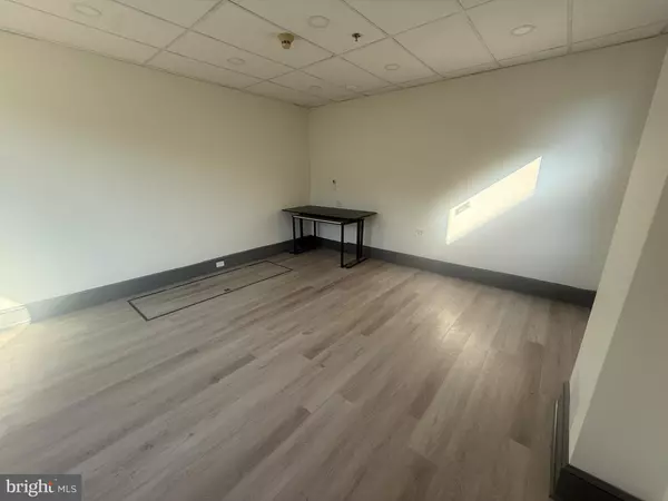 Philadelphia, PA 19128,4215 MANAYUNK AVE