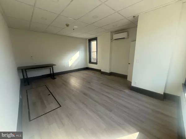 Philadelphia, PA 19128,4215 MANAYUNK AVE