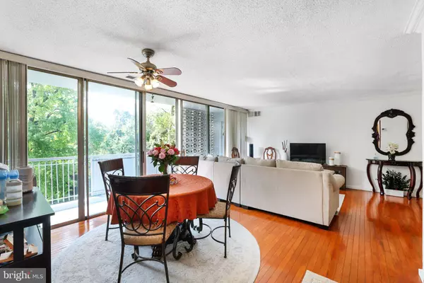 Hyattsville, MD 20783,1828 METZEROTT #202