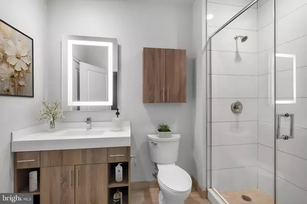 Philadelphia, PA 19102,200 N 16TH ST #719