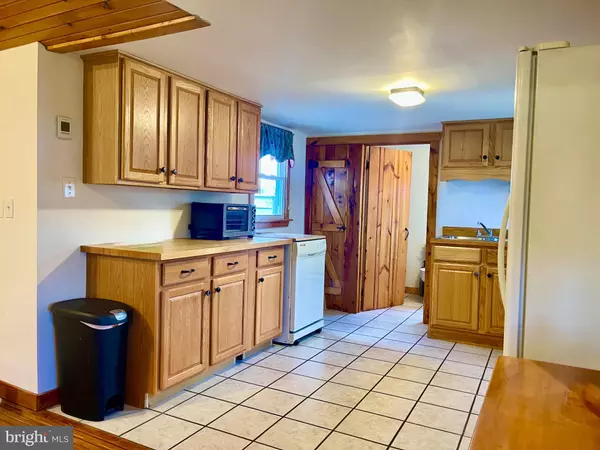 New Oxford, PA 17350,1066 N BROWNS DAM DR