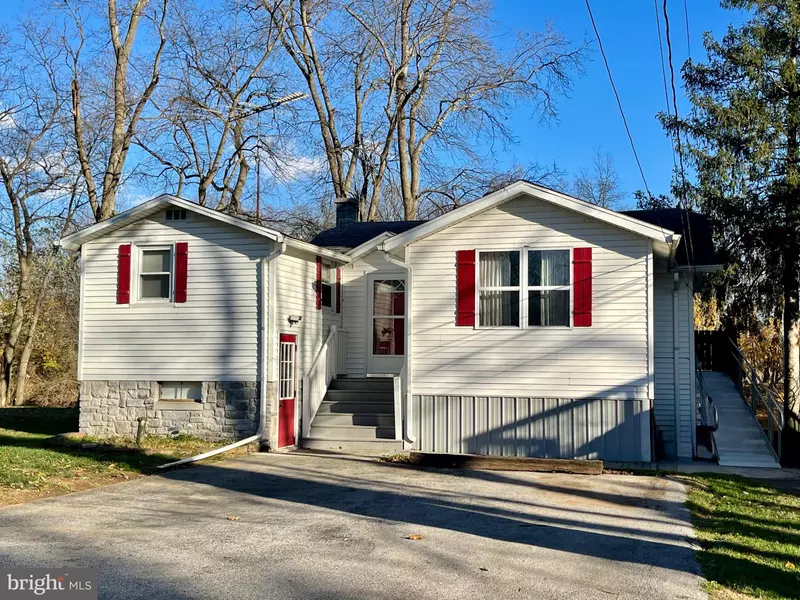 1066 N BROWNS DAM DR, New Oxford, PA 17350