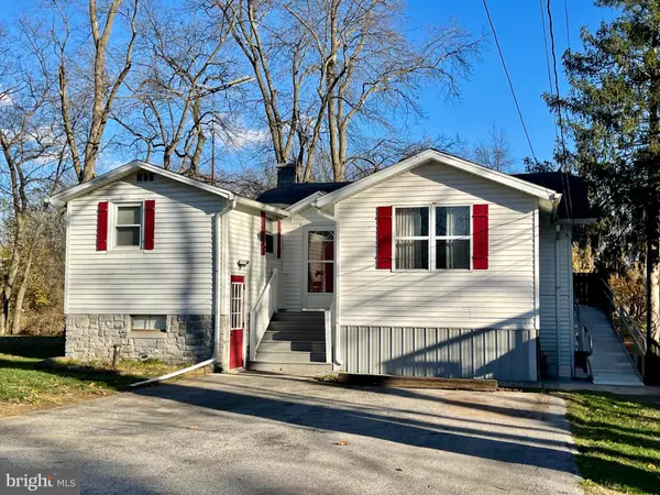 1066 N BROWNS DAM DR, New Oxford, PA 17350