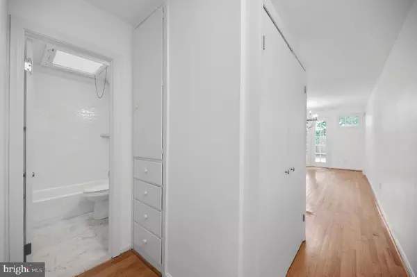 Washington, DC 20007,2512-1/2 NW EAST PL NW #FIRST LEVEL