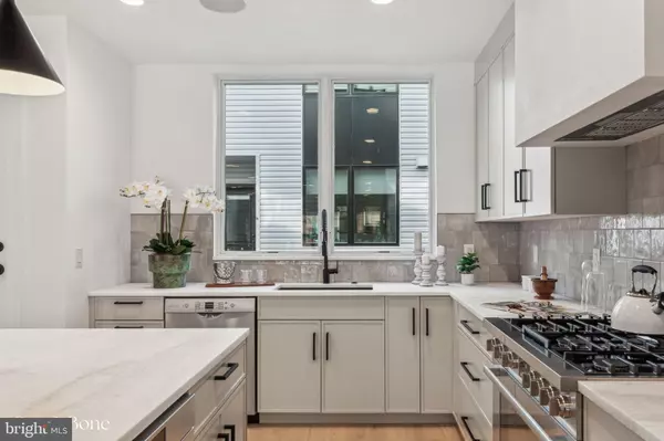 Philadelphia, PA 19123,964 N 6TH ST