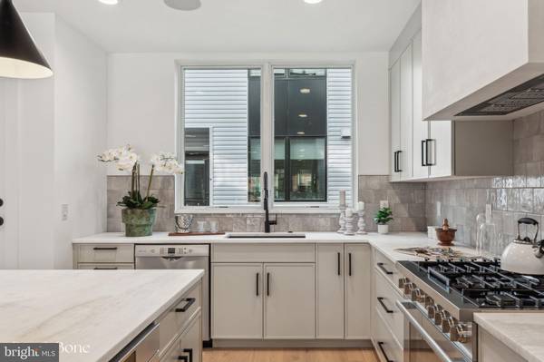 Philadelphia, PA 19123,964 N 6TH ST