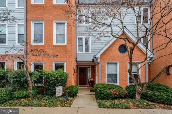 2101 N ROLFE ST #C, Arlington, VA 22209