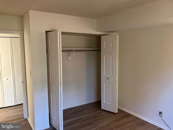 Mclean, VA 22102,7680 TREMAYNE PL #201