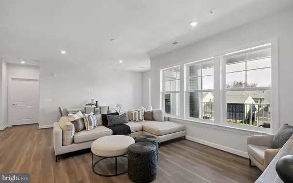 Haymarket, VA 20169,5840 MOONSTONE WAY #4