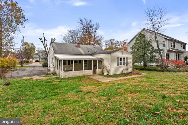 Falls Church, VA 22043,1832 PIMMIT DR