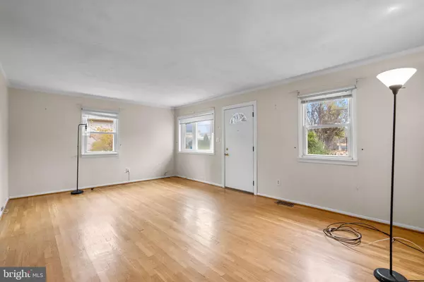 Falls Church, VA 22043,1832 PIMMIT DR