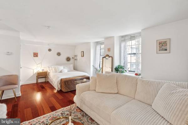 Philadelphia, PA 19103,219-29 S 18TH ST #704