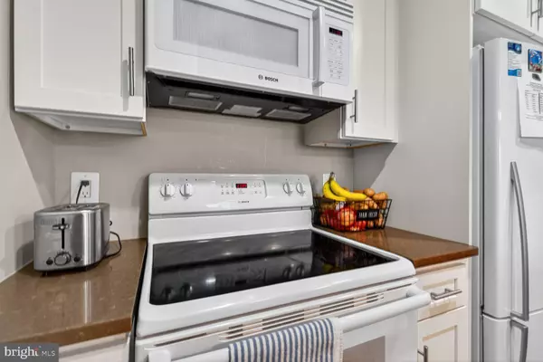 Alexandria, VA 22302,3307 WYNDHAM CIR #4165