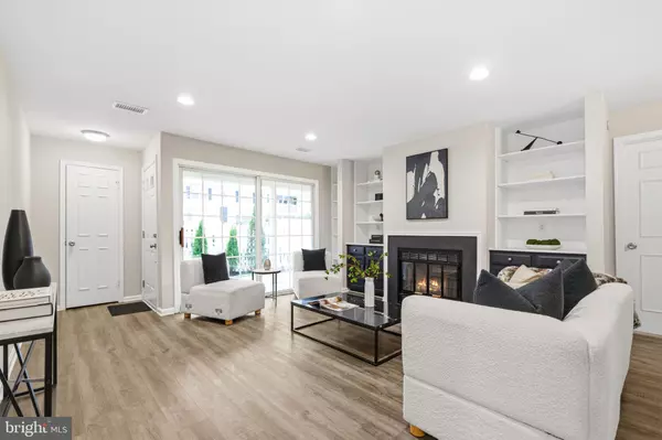 Oakton, VA 22124,10195-A ASHBROOKE CT #109