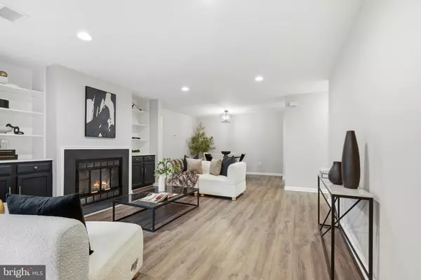 Oakton, VA 22124,10195-A ASHBROOKE CT #109