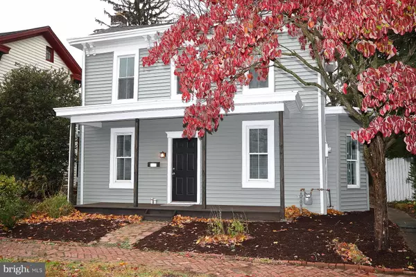 518 W MARKET ST, Marietta, PA 17547