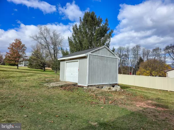 York, PA 17406,910 E BUTTER RD