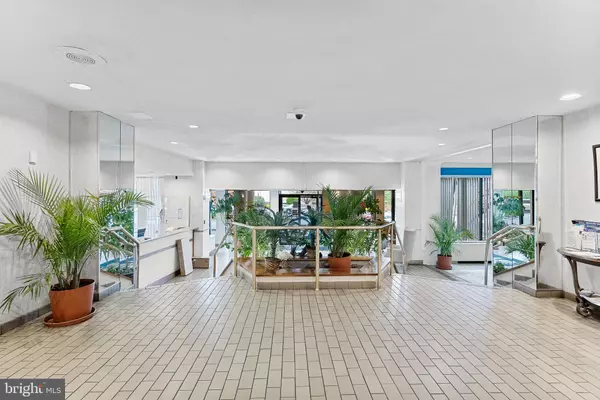 Alexandria, VA 22304,5340 HOLMES RUN PKWY #107