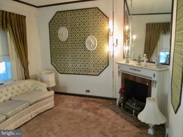 Reading, PA 19601,1043 WALNUT ST